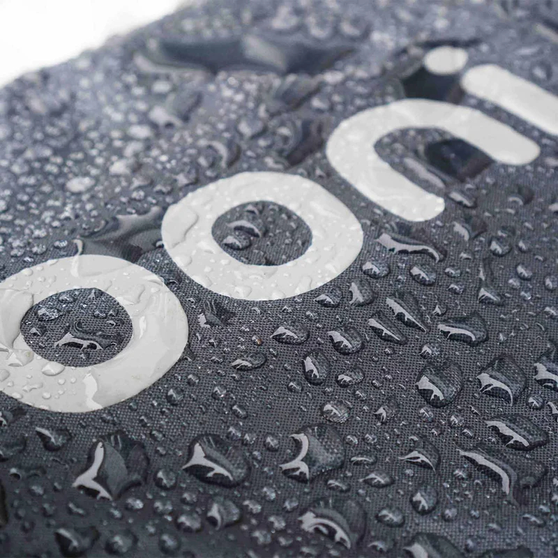 Karu Cover Detail rain closeup